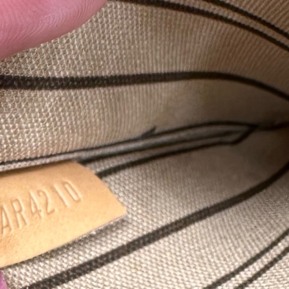 Authentic ultra Rare Wristlet Pouchette Wristlet - Picture 7 of 7